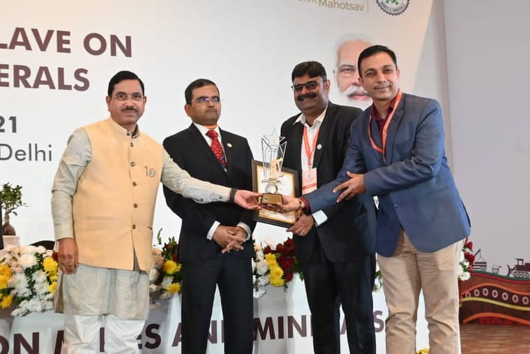 Prahlad Joshi, Union Minister of Mines, presenting the five-star rating to Nischal Trivedi and Harsh Trivedi